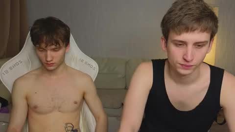 Snapshot of pupsenish chatting on January 7, 2:47 am Jesse online show from January 7, 2:47 am