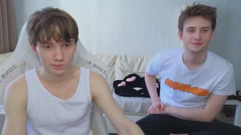 Snapshot of pupsenish chatting on January 16, 8:51 am Jesse online show from January 16, 8:51 am