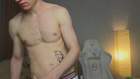 Snapshot of pupsenish chatting on February 11, 3:00 am Jesse online show from February 11, 3:00 am