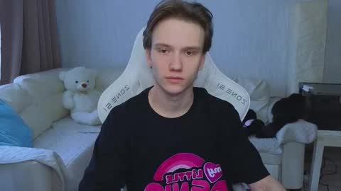 Snapshot of pupsenish chatting on February 28, 5:19 am Jesse online show from February 28, 5:19 am