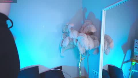 Snapshot of pure_dirt chatting on November 15, 6:22 am constant schedule Wednesday Friday Saturday Sunday The Rosemarie online show from November 15, 6:22 am