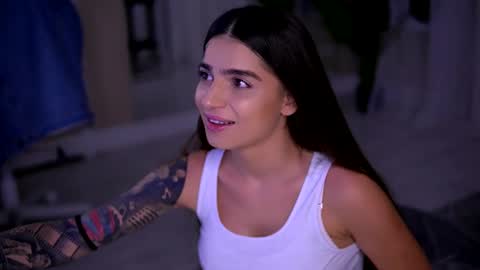 Snapshot of pureellie chatting on November 3, 4:36 am Emily online show from November 3, 4:36 am