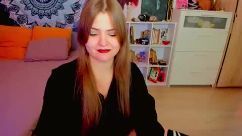 Miss Hanna online show from November 30, 5:06 pm