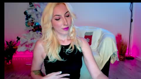 Isabelle online show from December 16, 6:05 pm