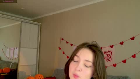 Snapshot of purple_averge chatting on November 7, 5:40 am Bella online show from November 7, 5:40 am