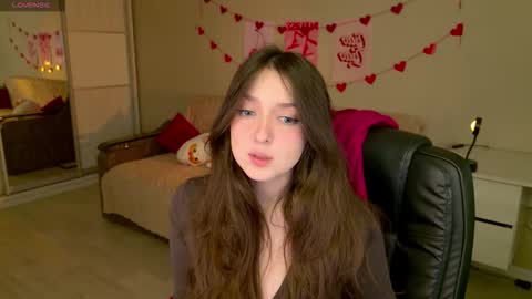 Snapshot of purple_averge chatting on November 21, 5:39 am Bella online show from November 21, 5:39 am