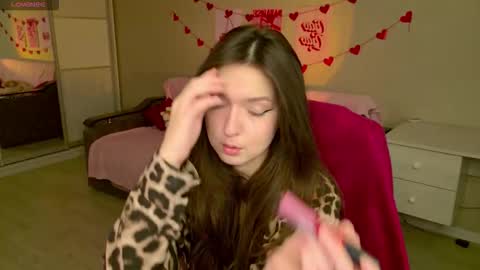 Snapshot of purple_averge chatting on November 27, 5:42 am Bella online show from November 27, 5:42 am