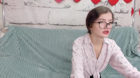 Snapshot of pussykatt_girl chatting on February 14, 1:34 am pussykatt_girl online show from February 14, 1:34 am