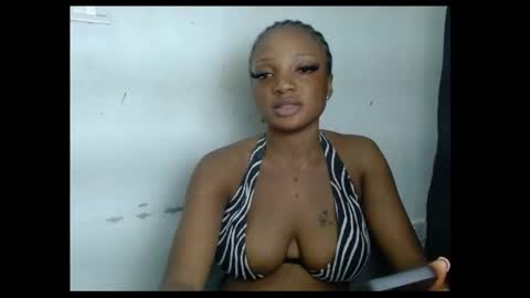 Snapshot of pussyxwetx chatting on April 21, 10:45 pm pussyxwetx online show from April 21, 10:45 pm