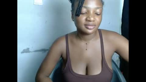 Snapshot of pussyxwetx chatting on June 21, 9:39 pm pussyxwetx online show from June 21, 9:39 pm