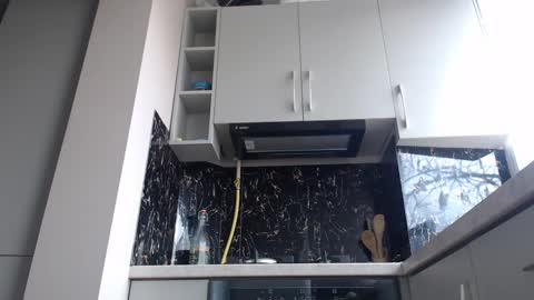 Snapshot of qeeensgambit chatting on January 13, 9:19 am Milana online show from January 13, 9:19 am