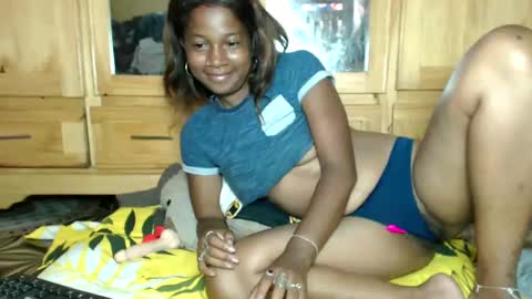 Snapshot of qeen_sexy chatting on January 31, 3:30 am queen sexy online show from January 31, 3:30 am