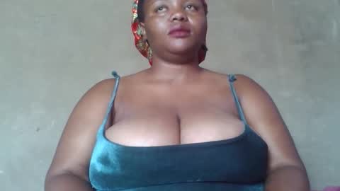 Snapshot of queen2302 chatting on March 3, 6:19 am queen2302 online show from March 3, 6:19 am