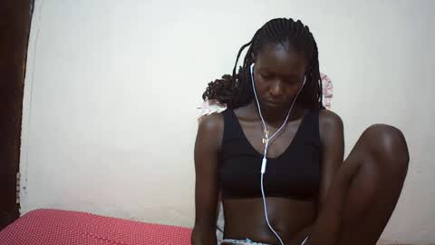 Snapshot of queen_0012 chatting on June 29, 1:12 am asher online show from June 29, 1:12 am