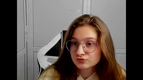 Amelie online show from April 14, 7:25 am