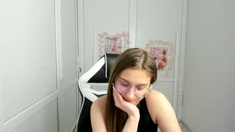 Amelie online show from June 3, 8:28 am