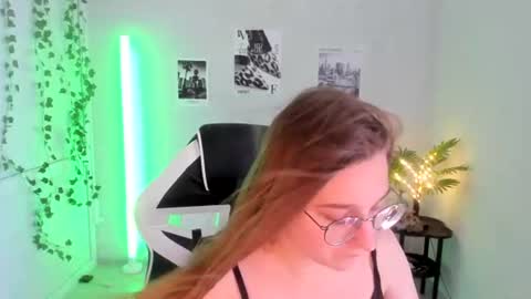 Amelie online show from July 18, 8:18 am