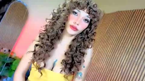 Snapshot of queen_avah chatting on October 27, 10:08 am Avah online show from October 27, 10:08 am