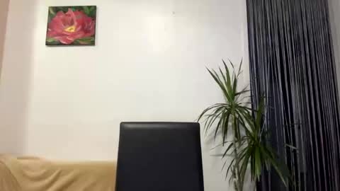 Snapshot of queen_chatur chatting on January 30, 2:47 pm Viktoria online show from January 30, 2:47 pm