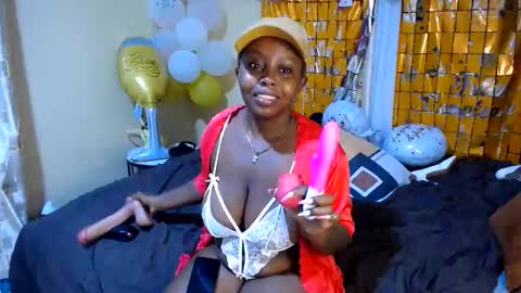 Snapshot of queen_doly chatting on May 21, 2:51 am QUEEN DOLY online show from May 21, 2:51 am