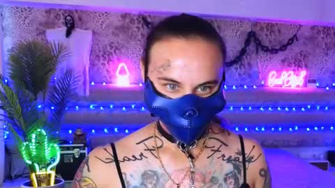 Snapshot of queen_freak chatting on September 26, 11:47 am Queen Freak online show from September 26, 11:47 am