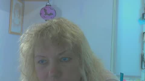 queen_jane8 online show from May 10, 2:33 pm