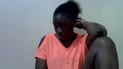 Snapshot of queen_leilla chatting on April 26, 9:07 am queen_leilla online show from April 26, 9:07 am