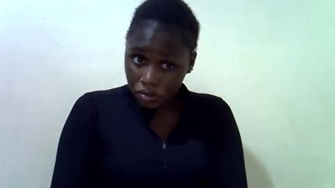 Snapshot of queen_leilla chatting on May 3, 2:56 pm queen_leilla online show from May 3, 2:56 pm