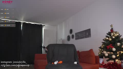 Snapshot of queen_leylla chatting on January 7, 9:07 am queen_leylla online show from January 7, 9:07 am