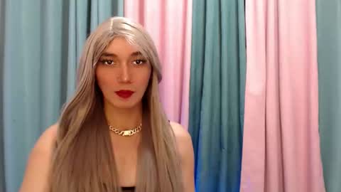 Queen Lucifer online show from November 26, 10:27 am