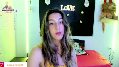 Snapshot of queen_natttyy chatting on December 20, 4:20 am queen_natttyy online show from December 20, 4:20 am