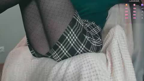 Snapshot of queen_nylon chatting on November 12, 5:24 pm Carly online show from November 12, 5:24 pm