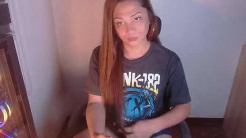 Snapshot of queen_of_all_queens chatting on February 17, 2:13 pm samantha online show from February 17, 2:13 pm