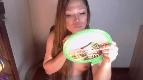 Snapshot of queen_of_all_queens chatting on February 19, 1:51 pm samantha online show from February 19, 1:51 pm