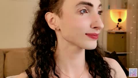 Snapshot of queen_of_tease chatting on February 19, 10:06 pm queen_of_tease online show from February 19, 10:06 pm