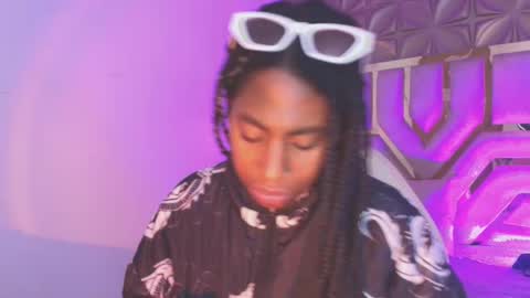   online show from March 21, 12:10 pm