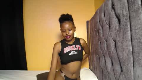 queen_sashavixen online show from February 3, 6:46 pm