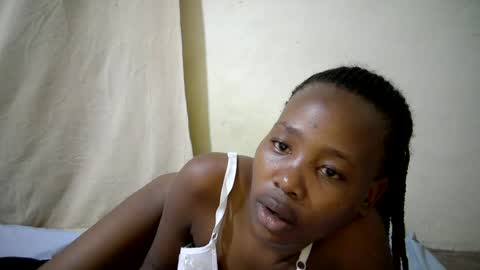 Snapshot of queen_slender chatting on June 12, 7:24 pm queen_slender online show from June 12, 7:24 pm