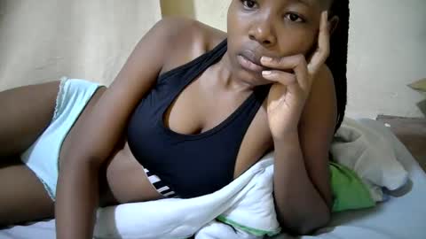 Snapshot of queen_slender chatting on June 25, 6:51 am queen_slender online show from June 25, 6:51 am
