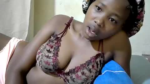 Snapshot of queen_slender chatting on July 25, 4:10 am queen_slender online show from July 25, 4:10 am