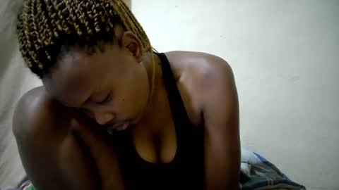 Snapshot of queen_slender chatting on July 29, 11:58 pm queen_slender online show from July 29, 11:58 pm