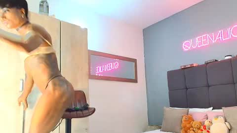 Snapshot of queenaliice chatting on October 8, 3:42 pm ALICE online show from October 8, 3:42 pm