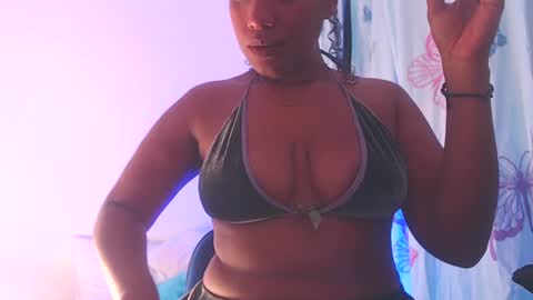 Snapshot of queenalya_ chatting on September 27, 11:21 pm Ahlya online show from September 27, 11:21 pm