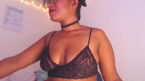 Snapshot of queenalya_ chatting on November 21, 1:59 am Ahlya online show from November 21, 1:59 am