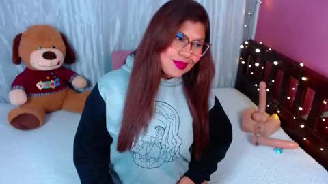 Queenamazon  online show from September 15, 5:29 am