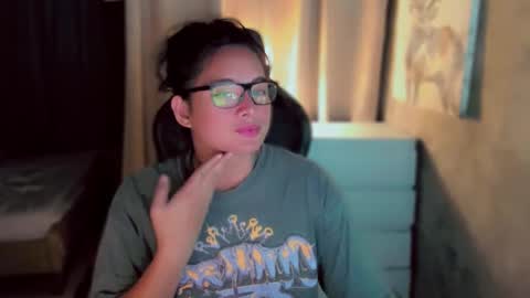 Snapshot of queenarthalia chatting on October 12, 7:07 am ARTHA online show from October 12, 7:07 am