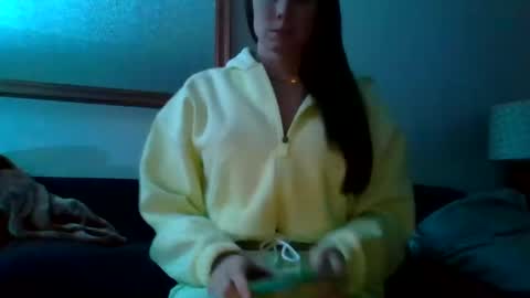 queenbee6269 online show from December 12, 3:21 am