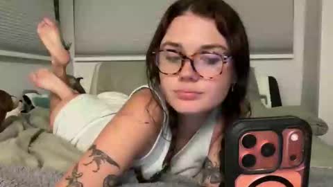 Snapshot of queencassidyy chatting on April 2, 3:48 am Cassidy online show from April 2, 3:48 am