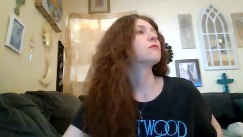 queencrimsonlvx online show from June 11, 1:27 am