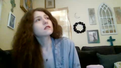 queencrimsonlvx online show from June 21, 10:45 pm